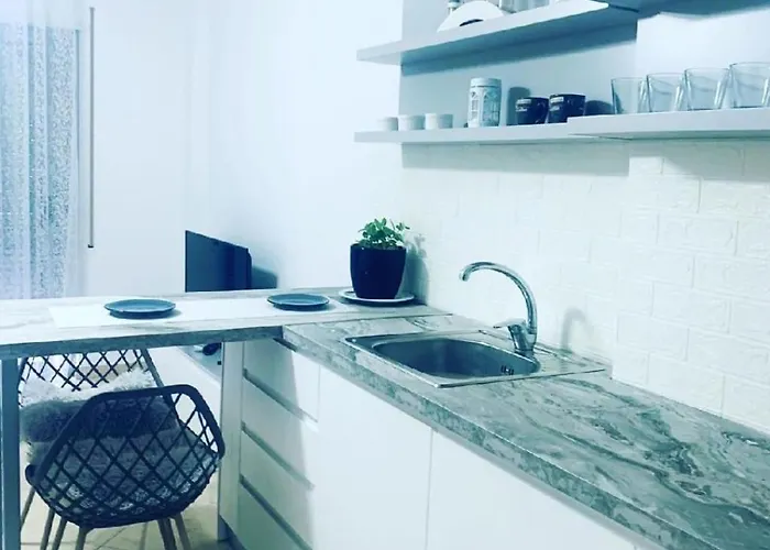 Lida's Grey 1 Bedroom Appartamento